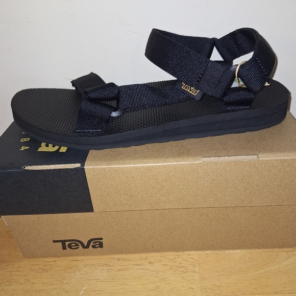 A pair of Teva M. Universal Urban 1004010/BLK. Sandals in a size 9. NWB - Picture 4 of 12